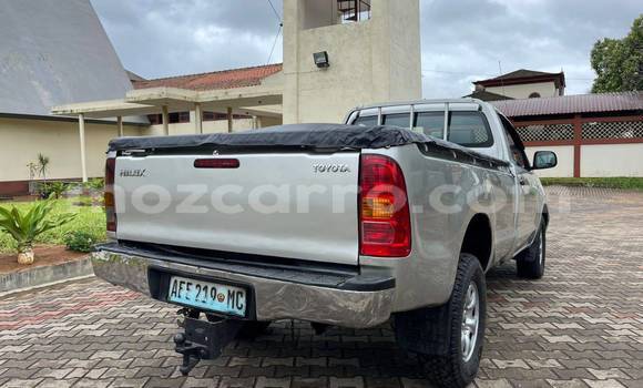 Tenga Tsaru Toyota Hilux Zvimwe Mota in Beautiful vista in Maputo Tenga Tsaru Toyota Hilux Zvimwe Mota in Beautiful vista in Maputo