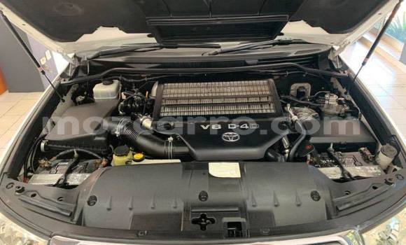 Comprar Usado Toyota Land Cruiser Branco Carro em Balama em Cabo Delgado Comprar Usado Toyota Land Cruiser Branco Carro em Balama em Cabo Delgado