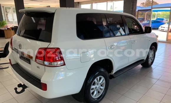 Comprar Usado Toyota Land Cruiser Branco Carro em Balama em Cabo Delgado Comprar Usado Toyota Land Cruiser Branco Carro em Balama em Cabo Delgado