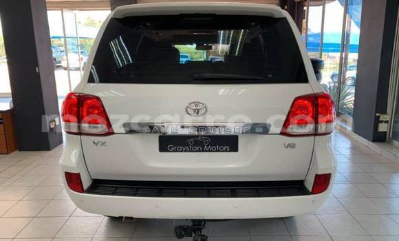 Comprar Usado Toyota Land Cruiser Branco Carro em Balama em Cabo Delgado Comprar Usado Toyota Land Cruiser Branco Carro em Balama em Cabo Delgado