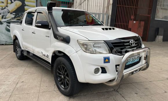 Comprar Usado Toyota Hilux Branco Carro em Maputo em Maputo