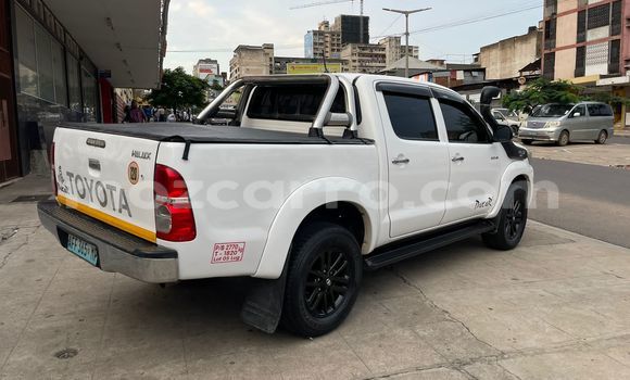Nunua Ilio tumika Toyota Hilux Nyeupe Gari ndani ya Maputo nchini Maputo Nunua Ilio tumika Toyota Hilux Nyeupe Gari ndani ya Maputo nchini Maputo