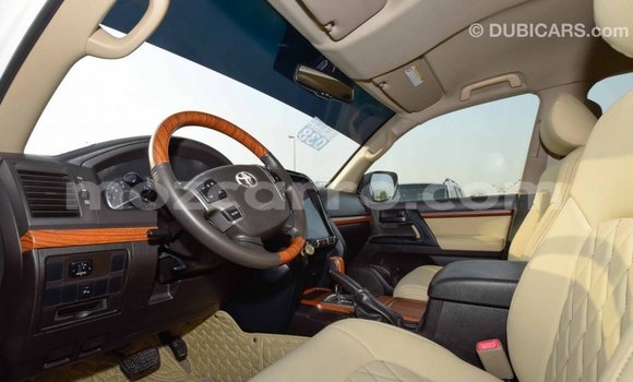 Comprar Importar Toyota Land Cruiser Branco Carro em Import - Dubai em Cabo Delgado Comprar Importar Toyota Land Cruiser Branco Carro em Import - Dubai em Cabo Delgado