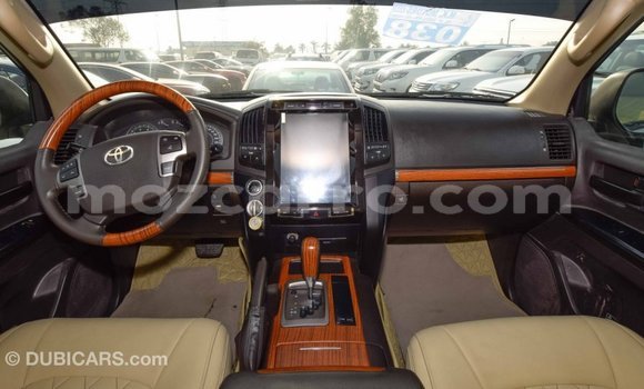 Comprar Importar Toyota Land Cruiser Branco Carro em Import - Dubai em Cabo Delgado Comprar Importar Toyota Land Cruiser Branco Carro em Import - Dubai em Cabo Delgado