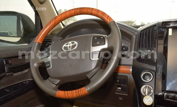 Comprar Importar Toyota Land Cruiser Branco Carro em Import - Dubai em Cabo Delgado Comprar Importar Toyota Land Cruiser Branco Carro em Import - Dubai em Cabo Delgado