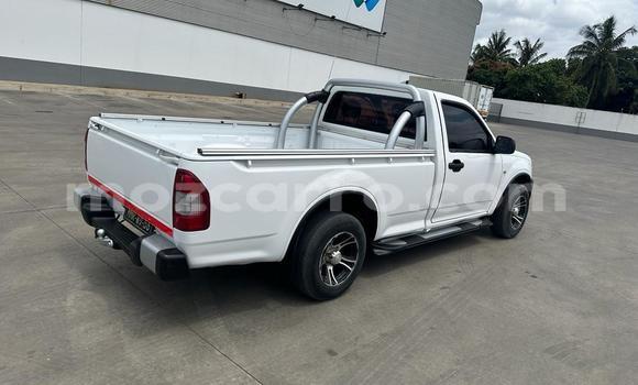 Nunua Ilio tumika Isuzu D-MAX Nyeupe Gari ndani ya Maputo nchini Maputo Nunua Ilio tumika Isuzu D-MAX Nyeupe Gari ndani ya Maputo nchini Maputo