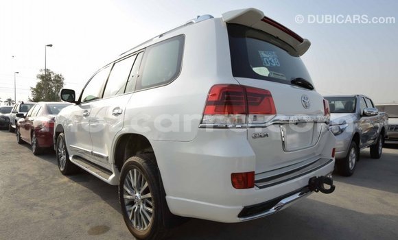 Comprar Importar Toyota Land Cruiser Branco Carro em Import - Dubai em Cabo Delgado Comprar Importar Toyota Land Cruiser Branco Carro em Import - Dubai em Cabo Delgado