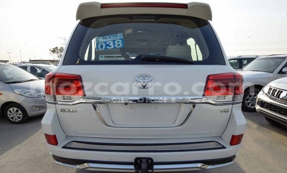 Comprar Importar Toyota Land Cruiser Branco Carro em Import - Dubai em Cabo Delgado Comprar Importar Toyota Land Cruiser Branco Carro em Import - Dubai em Cabo Delgado