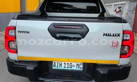 Comprar Usado Toyota Hiluxe Revo Branco Carro em Maputo em Maputo Comprar Usado Toyota Hiluxe Revo Branco Carro em Maputo em Maputo