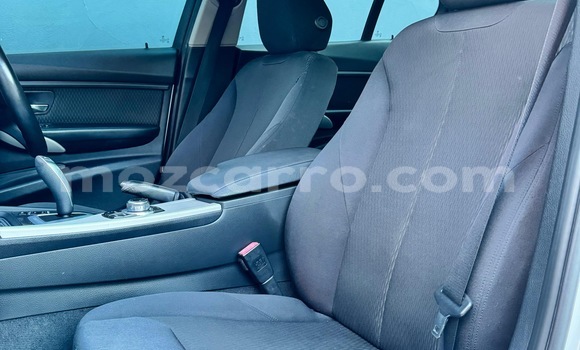Comprar Usado BMW 3-Series Branco Carro em Maputo em Maputo Comprar Usado BMW 3-Series Branco Carro em Maputo em Maputo