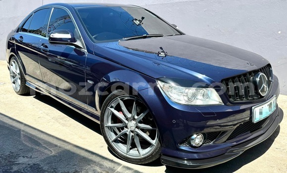 Comprar Usado Mercedes-Benz C-Classe Azul Carro em Maputo em Maputo