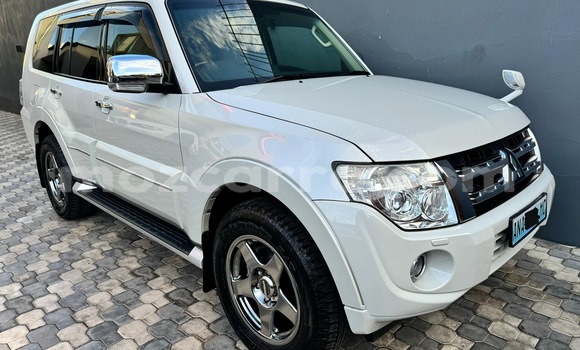 Nunua Ilio tumika Mitsubishi Pajero Nyeupe Gari ndani ya Maputo nchini Maputo
