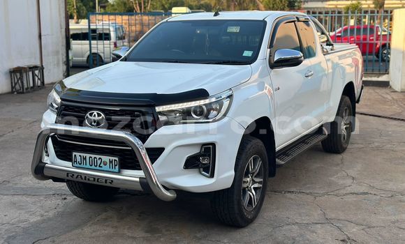 Nunua Ilio tumika Toyota Hiluxe Revo Nyeupe Gari ndani ya Maputo nchini Maputo