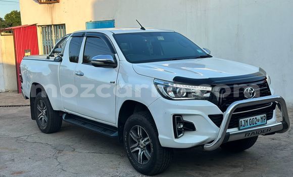 Buy Used Toyota Hiluxe Revo White Car in Maputo in Maputo Buy Used Toyota Hiluxe Revo White Car in Maputo in Maputo