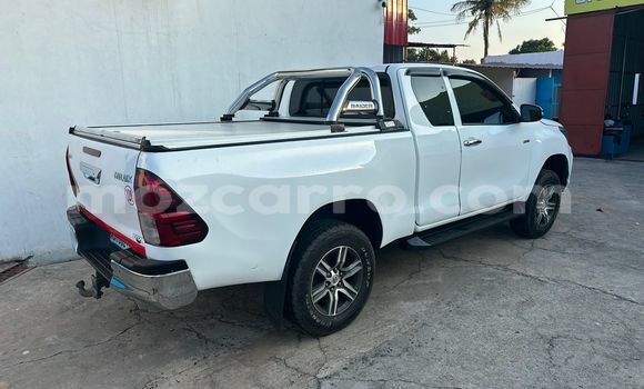 Buy Used Toyota Hiluxe Revo White Car in Maputo in Maputo Buy Used Toyota Hiluxe Revo White Car in Maputo in Maputo