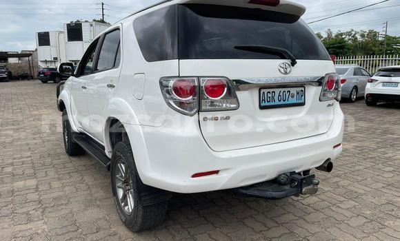 Comprar Usado Toyota Fortuner Branco Carro em Moçambique em Nampula Comprar Usado Toyota Fortuner Branco Carro em Moçambique em Nampula