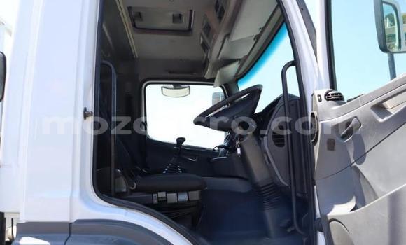 Comprar Usado Mercedes‒Benz Truck Branco Caminhão em Maputo em Maputo Comprar Usado Mercedes‒Benz Truck Branco Caminhão em Maputo em Maputo