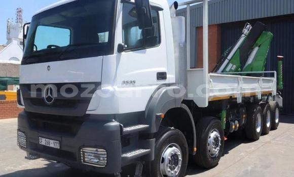 Comprar Usado Mercedes‒Benz Truck Branco Caminhão em Maputo em Maputo Comprar Usado Mercedes‒Benz Truck Branco Caminhão em Maputo em Maputo