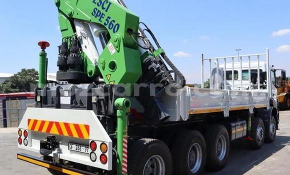 Comprar Usado Mercedes‒Benz Truck Branco Caminhão em Maputo em Maputo Comprar Usado Mercedes‒Benz Truck Branco Caminhão em Maputo em Maputo