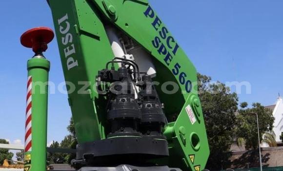 Comprar Usado Mercedes‒Benz Truck Branco Caminhão em Maputo em Maputo Comprar Usado Mercedes‒Benz Truck Branco Caminhão em Maputo em Maputo