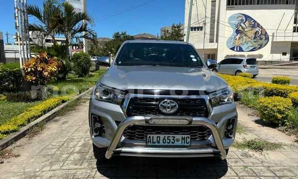 Buy Used Toyota Hiluxe Revo Silver Car in Maputo in Maputo