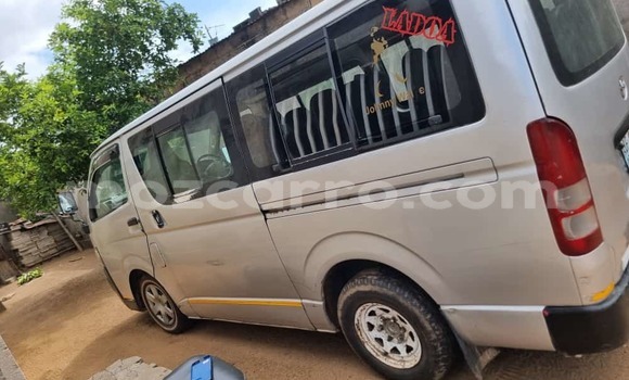 Comprar Usado Toyota Hiace Prata Carro em Maputo em Maputo Comprar Usado Toyota Hiace Prata Carro em Maputo em Maputo