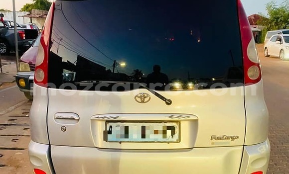 Comprar Usado Toyota FunCargo De outros Carro em Maputo em Maputo Comprar Usado Toyota FunCargo De outros Carro em Maputo em Maputo