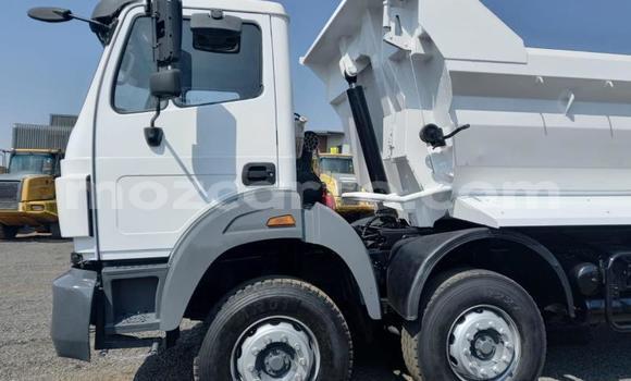 Comprar Usado Caterpillar 120 Branco Caminhão em Maputo em Maputo Comprar Usado Caterpillar 120 Branco Caminhão em Maputo em Maputo