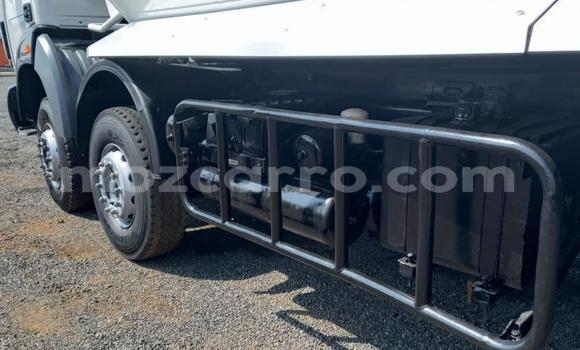 Comprar Usado Caterpillar 120 Branco Caminhão em Maputo em Maputo Comprar Usado Caterpillar 120 Branco Caminhão em Maputo em Maputo