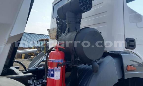 Comprar Usado Caterpillar 120 Branco Caminhão em Maputo em Maputo Comprar Usado Caterpillar 120 Branco Caminhão em Maputo em Maputo