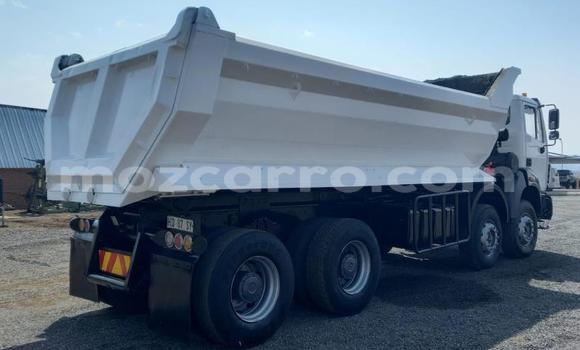 Comprar Usado Caterpillar 120 Branco Caminhão em Maputo em Maputo Comprar Usado Caterpillar 120 Branco Caminhão em Maputo em Maputo