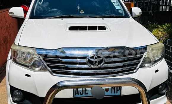 Nunua Ilio tumika Toyota Fortuner Nyeupe Gari ndani ya Maputo nchini Maputo Nunua Ilio tumika Toyota Fortuner Nyeupe Gari ndani ya Maputo nchini Maputo