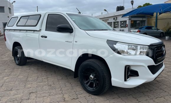 Buy Used Toyota Hiluxe Revo White Car in Maputo in Maputo Buy Used Toyota Hiluxe Revo White Car in Maputo in Maputo