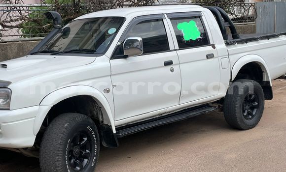 Comprar Usado Mitsubishi Colt Branco Carro em Maputo em Maputo