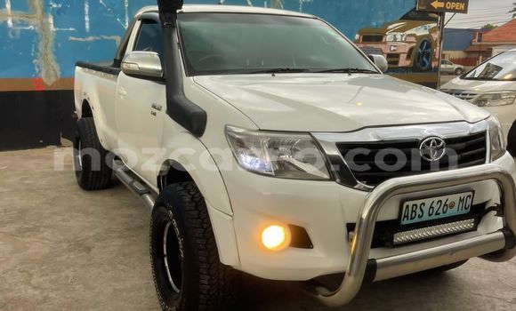 Nunua Ilio tumika Toyota Hilux Nyeupe Gari ndani ya Maputo nchini Maputo