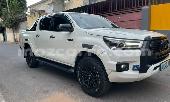 Buy Used Toyota Hiluxe Revo White Car in Maputo in Maputo Buy Used Toyota Hiluxe Revo White Car in Maputo in Maputo