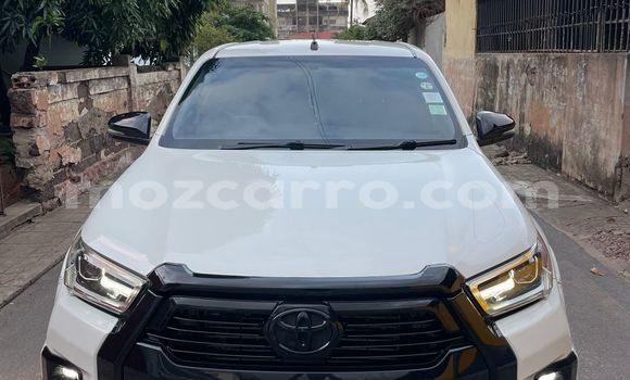 Buy Used Toyota Hiluxe Revo White Car in Maputo in Maputo Buy Used Toyota Hiluxe Revo White Car in Maputo in Maputo