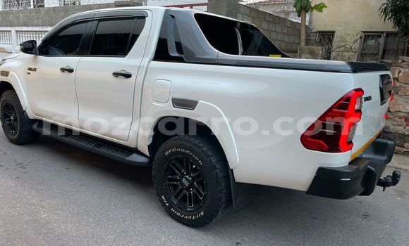 Buy Used Toyota Hiluxe Revo White Car in Maputo in Maputo Buy Used Toyota Hiluxe Revo White Car in Maputo in Maputo