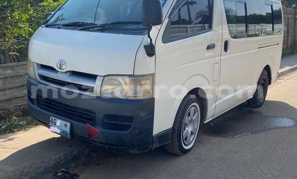 Comprar Usado Toyota Hiace Branco Carro em Maputo em Maputo