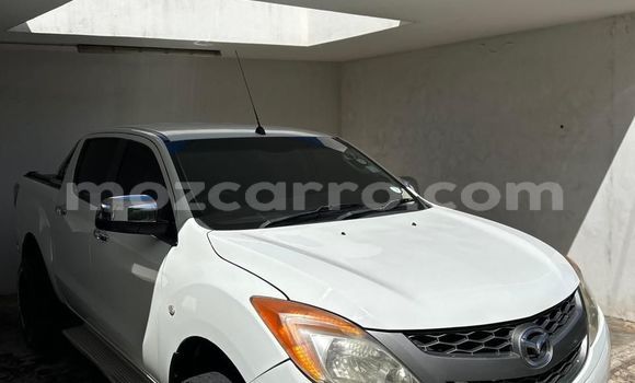 Comprar Usado Mazda BT-50 Branco Carro em Maputo em Maputo Comprar Usado Mazda BT-50 Branco Carro em Maputo em Maputo
