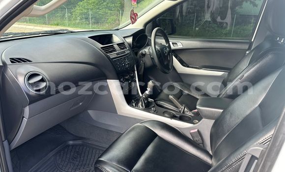 Comprar Novo Mazda BT-50 Branco Carro em Maputo em Maputo Comprar Novo Mazda BT-50 Branco Carro em Maputo em Maputo