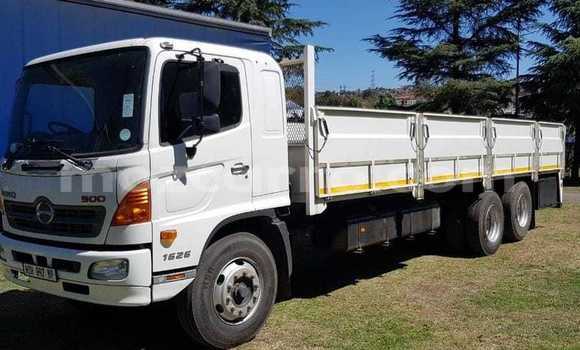 Buy Used Hino 300 Series White Truck in Maputo in Maputo Buy Used Hino 300 Series White Truck in Maputo in Maputo