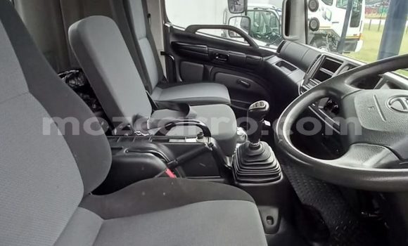 Buy Used Hino 300 Series White Truck in Maputo in Maputo Buy Used Hino 300 Series White Truck in Maputo in Maputo