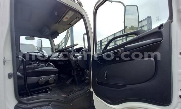 Buy Used Hino 300 Series White Truck in Maputo in Maputo Buy Used Hino 300 Series White Truck in Maputo in Maputo