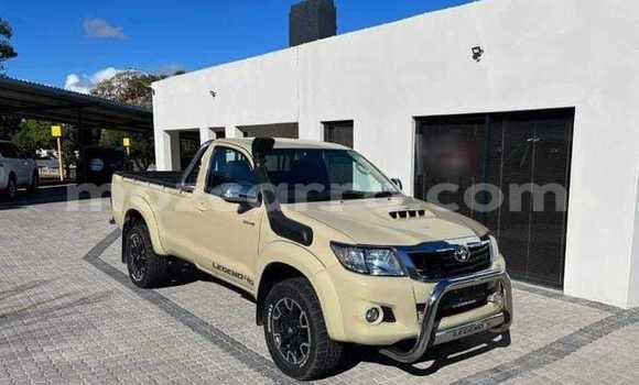 Buy Used Toyota Hilux Beige Car in Maputo in Maputo