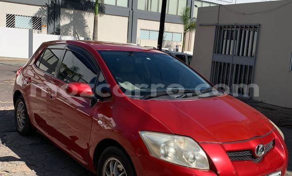 Tenga Tsaru Toyota Auris Tsvuku Mota in Maputo in Maputo