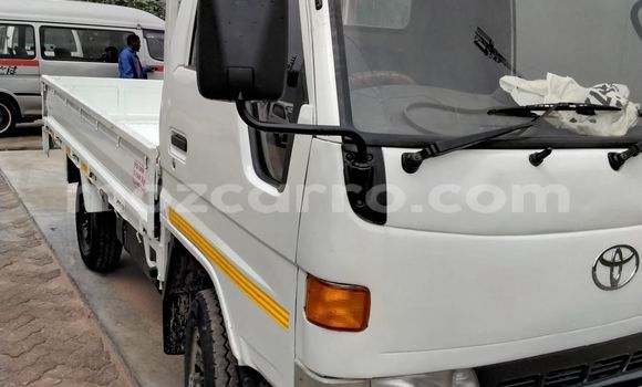 Nunua Ilio tumika Toyota Dyna Nyeupe Gari ndani ya Maputo nchini Maputo Nunua Ilio tumika Toyota Dyna Nyeupe Gari ndani ya Maputo nchini Maputo
