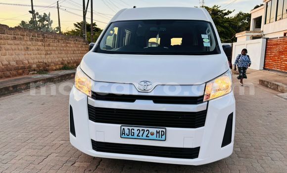 Nunua Ilio tumika Toyota Hiace Nyeupe Gari ndani ya Maputo nchini Maputo