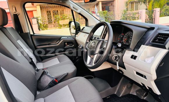 Buy Used Toyota Hiace White Car in Maputo in Maputo Buy Used Toyota Hiace White Car in Maputo in Maputo