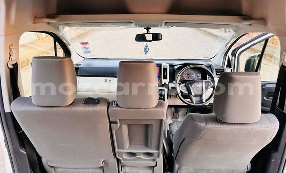 Buy Used Toyota Hiace White Car in Maputo in Maputo Buy Used Toyota Hiace White Car in Maputo in Maputo